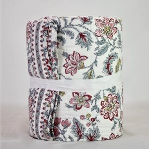 NWOT Sonoma Reversible Cotton Quilt (Twin Size or great just using on th…